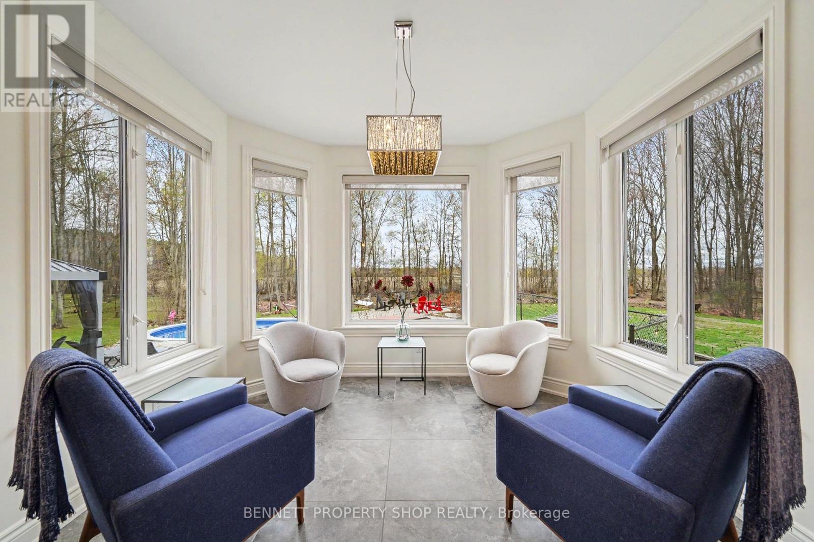 33 D'ARCYS WAY - 13