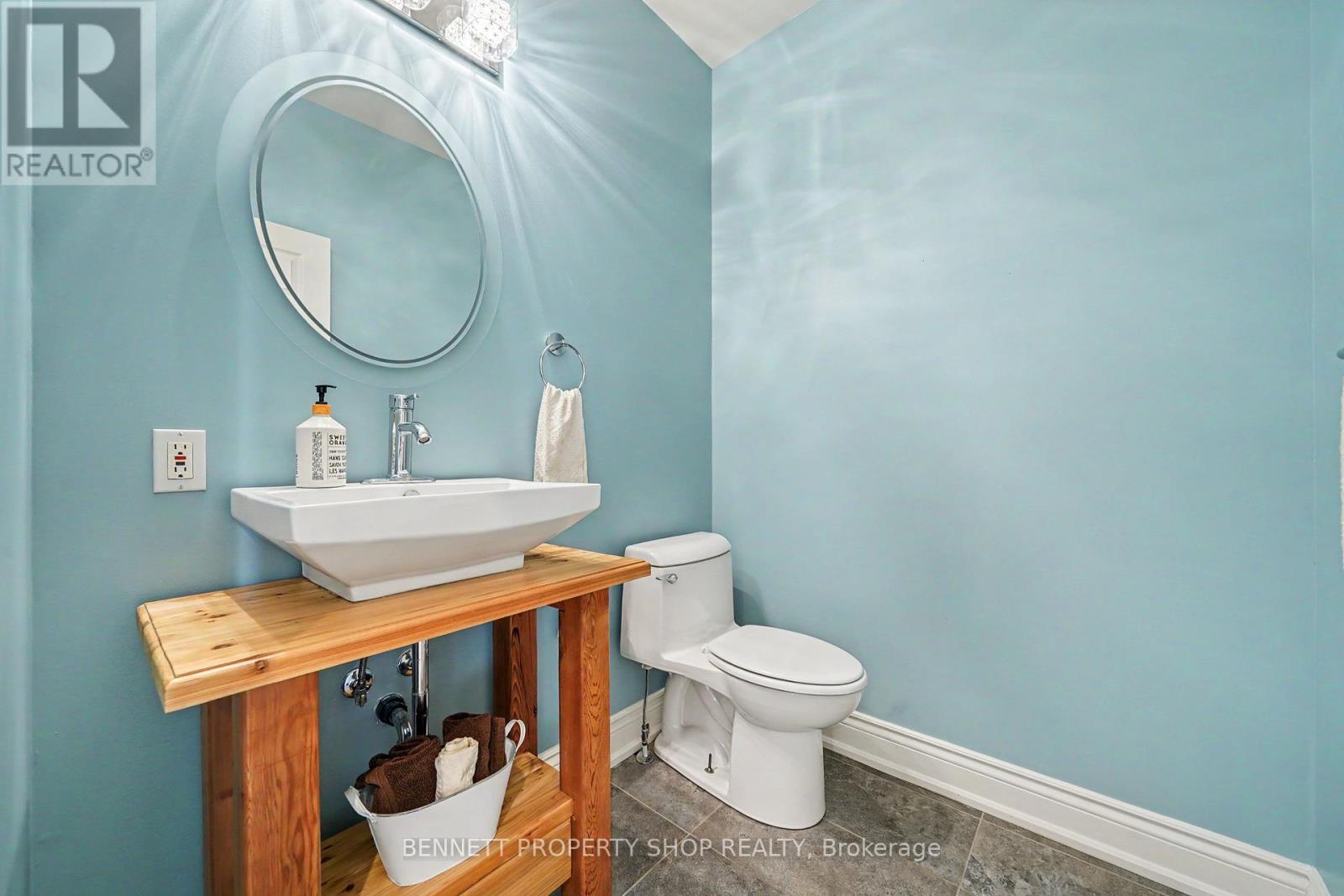 33 D'ARCYS WAY - 15