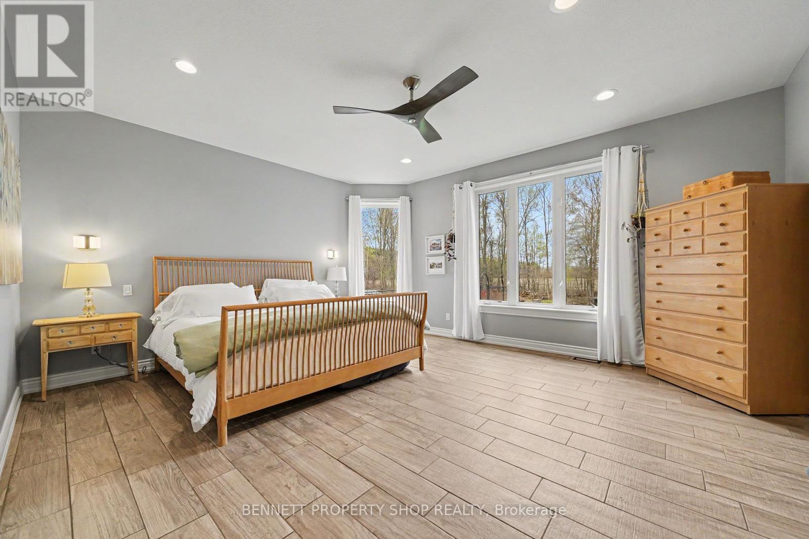 33 D'ARCYS WAY - 16