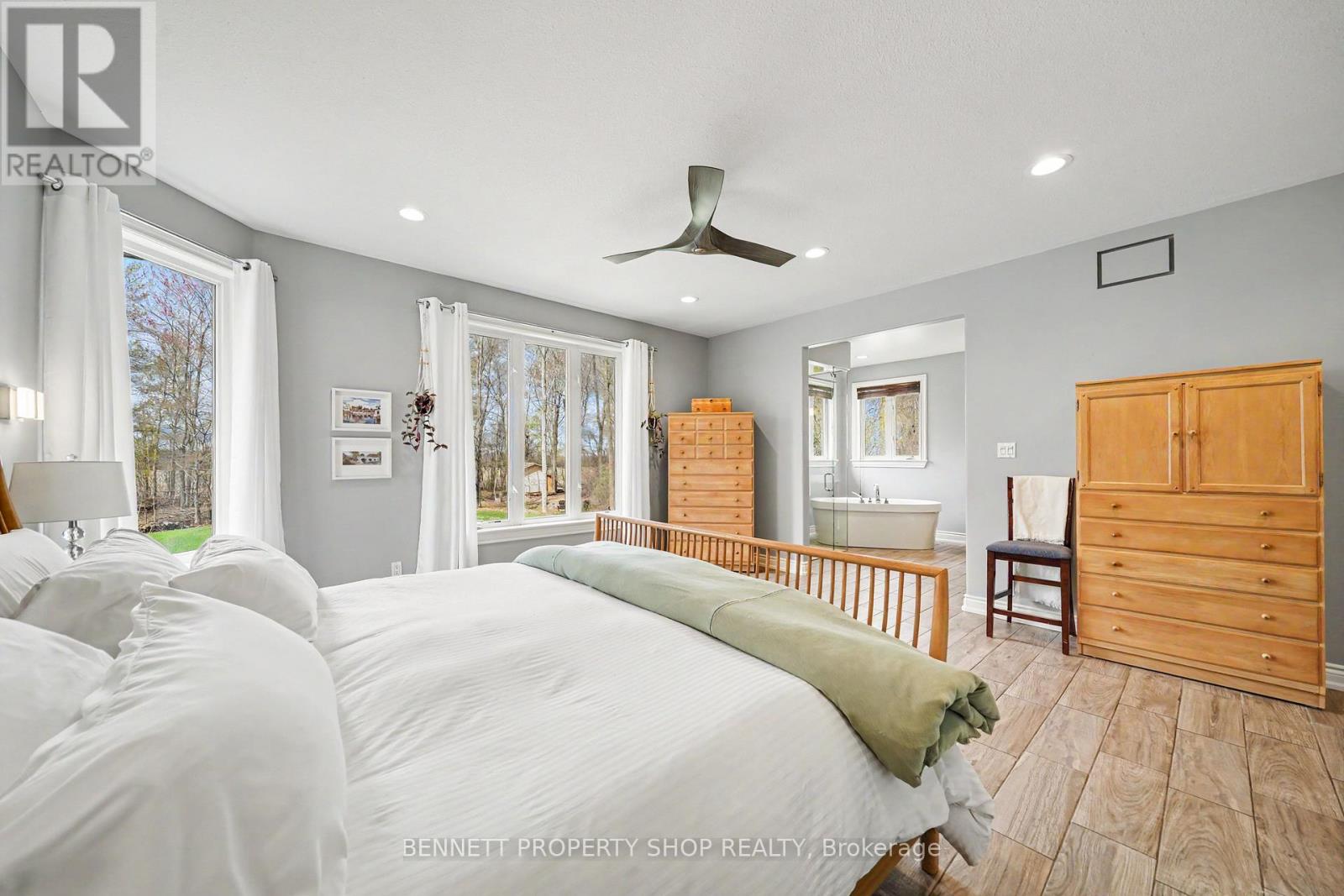 33 D'ARCYS WAY - 17
