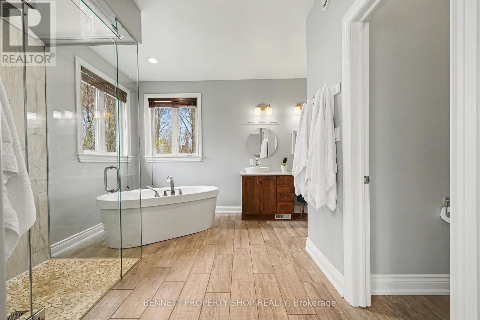 33 D'ARCYS WAY - 18
