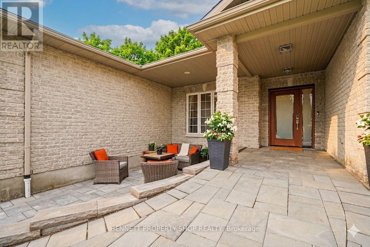 33 D'ARCYS WAY - Image 2