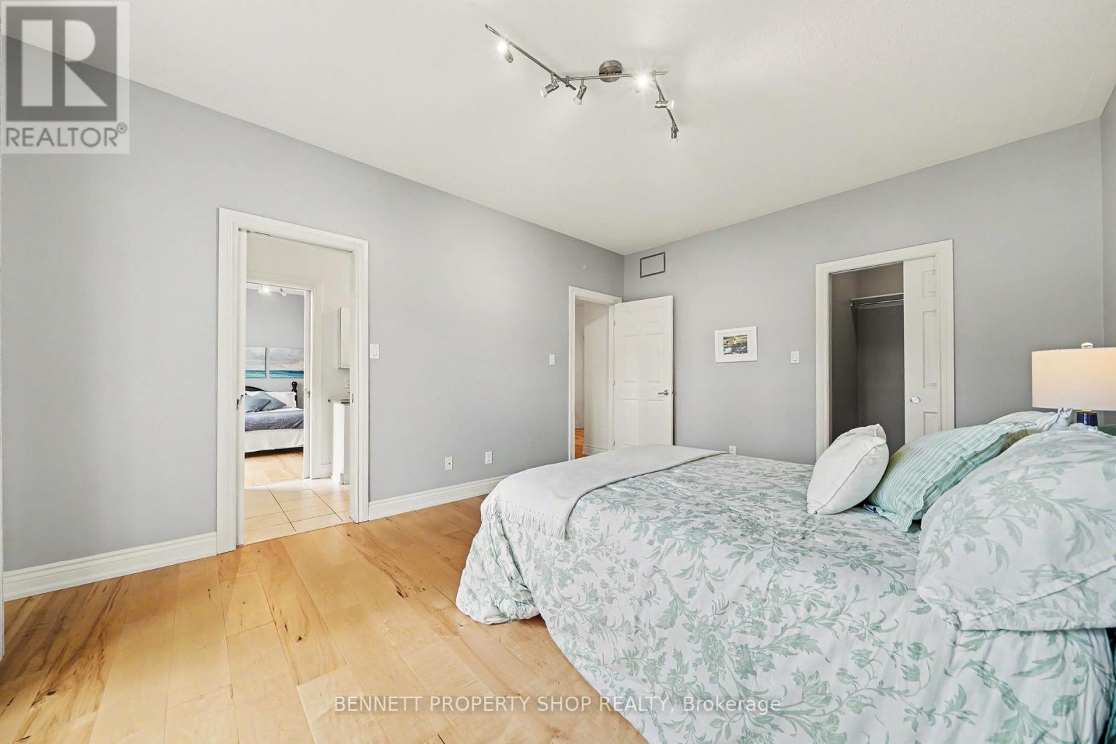 33 D'ARCYS WAY - 22