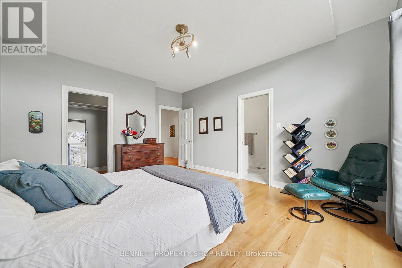 33 D'ARCYS WAY - 24