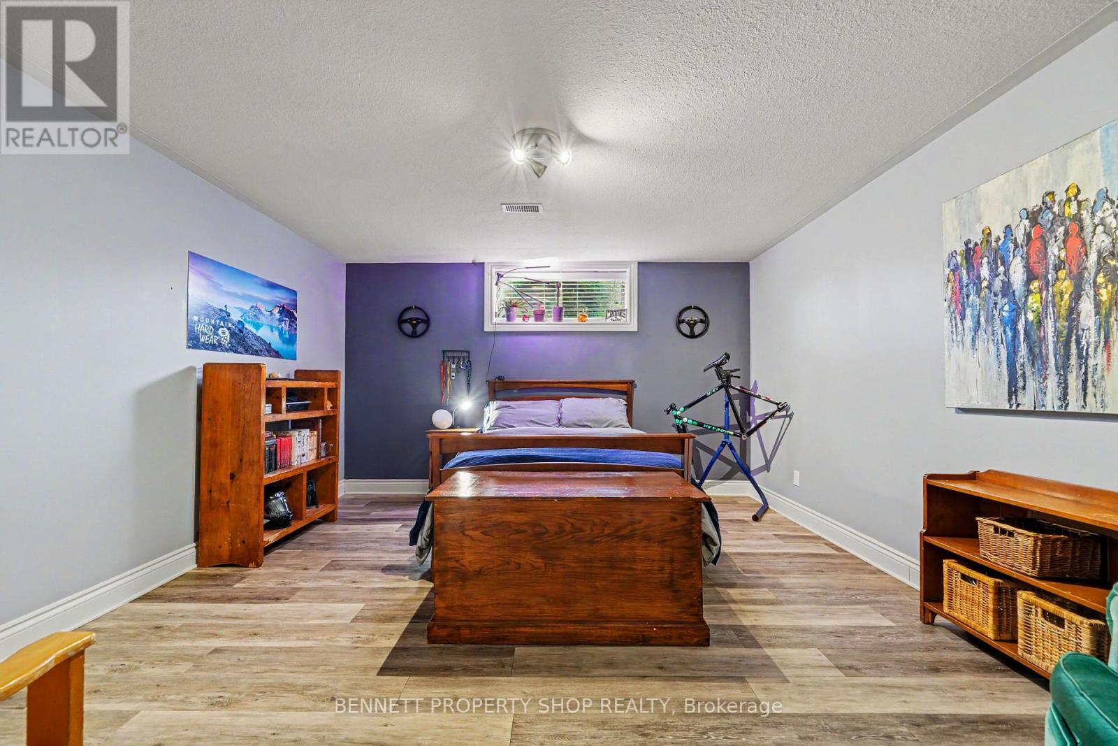 33 D'ARCYS WAY - 34