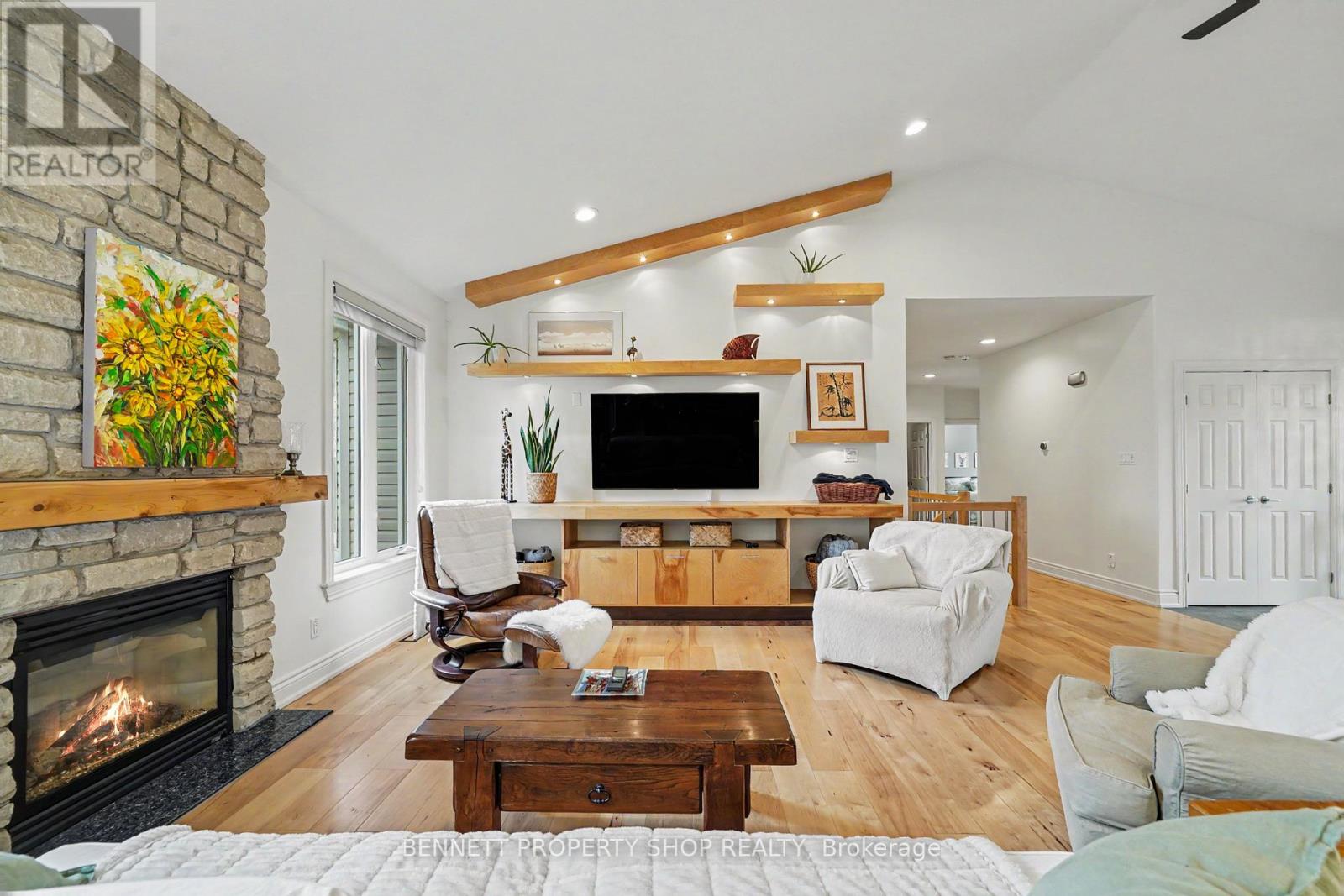 33 D'ARCYS WAY - 7