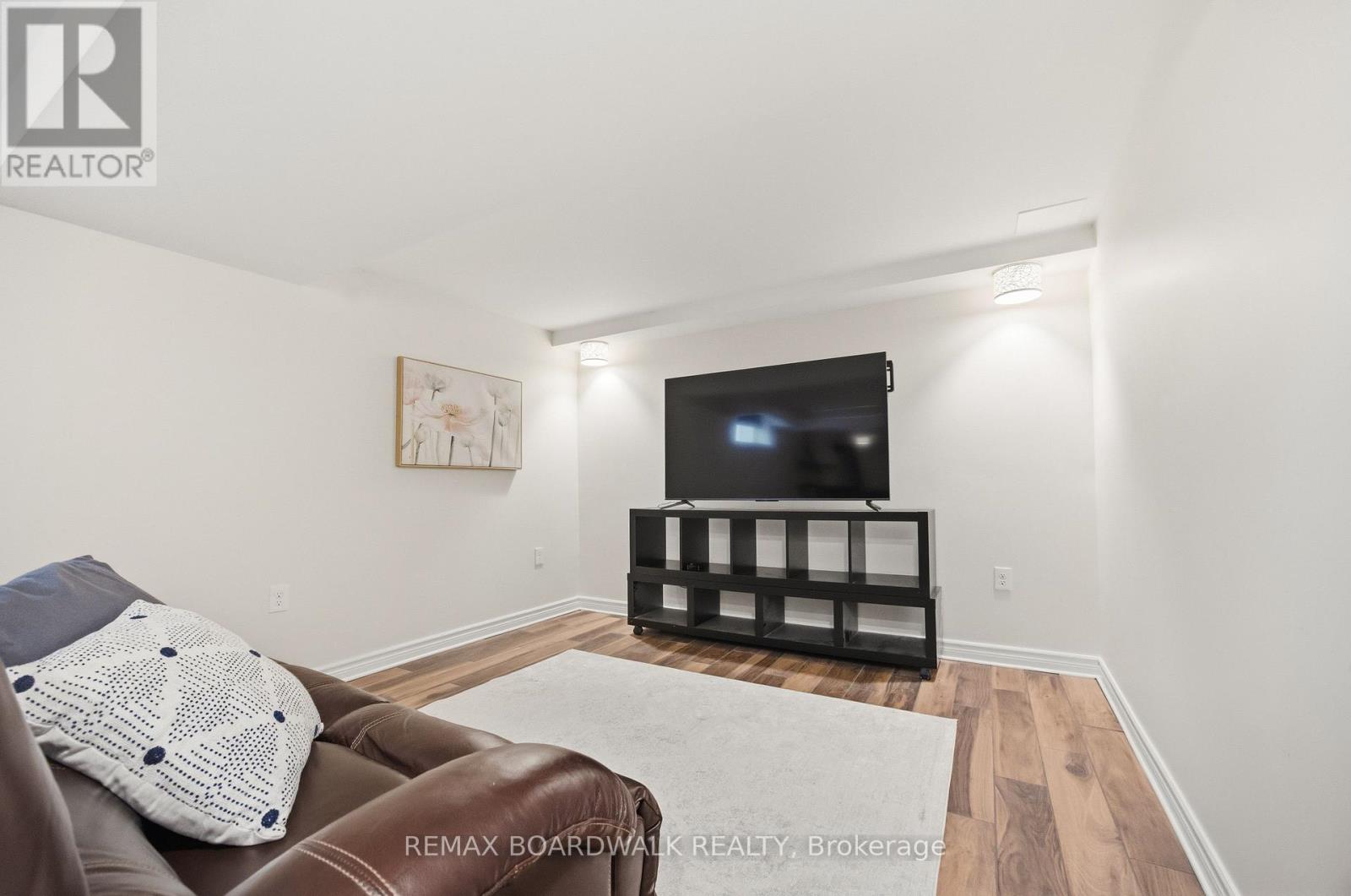 33 TREELAWN BOULEVARD - 25