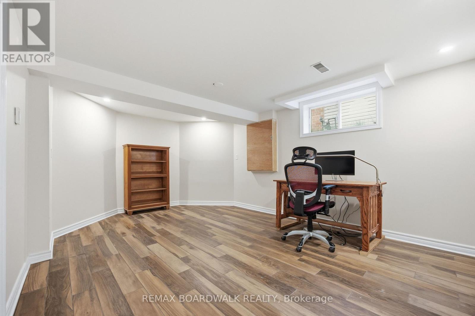 33 TREELAWN BOULEVARD - 27