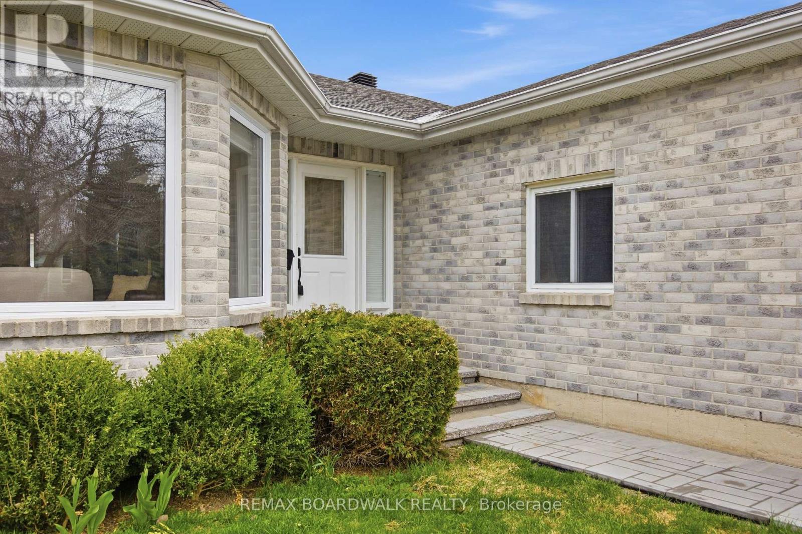 33 TREELAWN BOULEVARD - Image 3