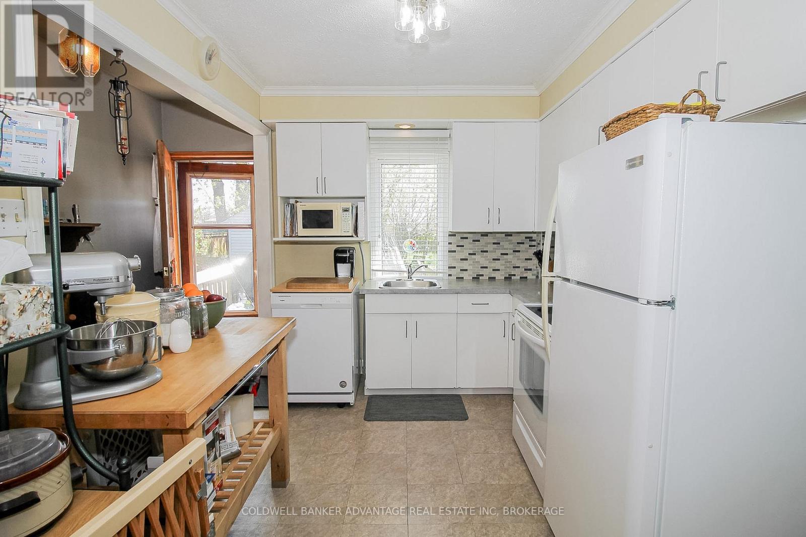 628 CLARE AVENUE - 8