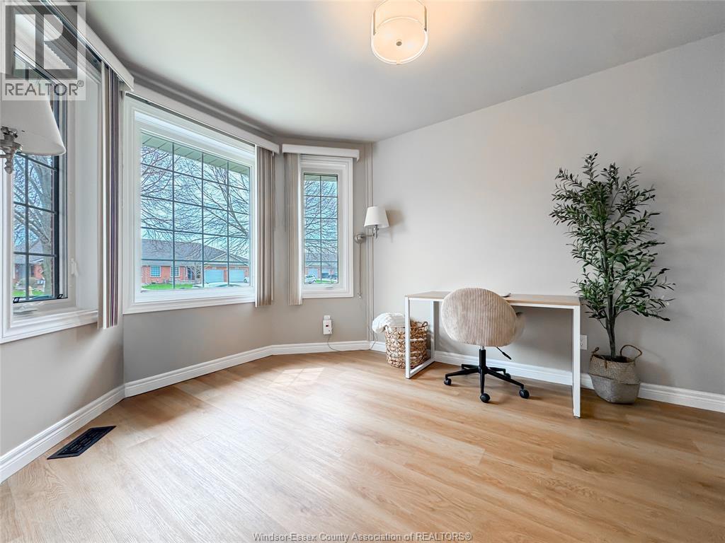 1837 QUESTA DRIVE, Windsor, Ontario, N8P1M5 — Photo 4
