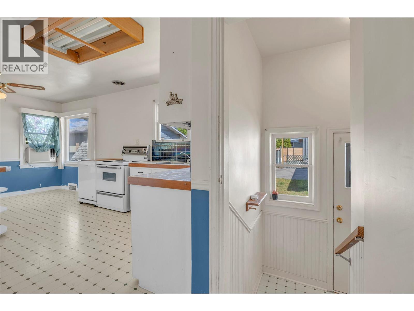 1412 Manitoba Street - 14