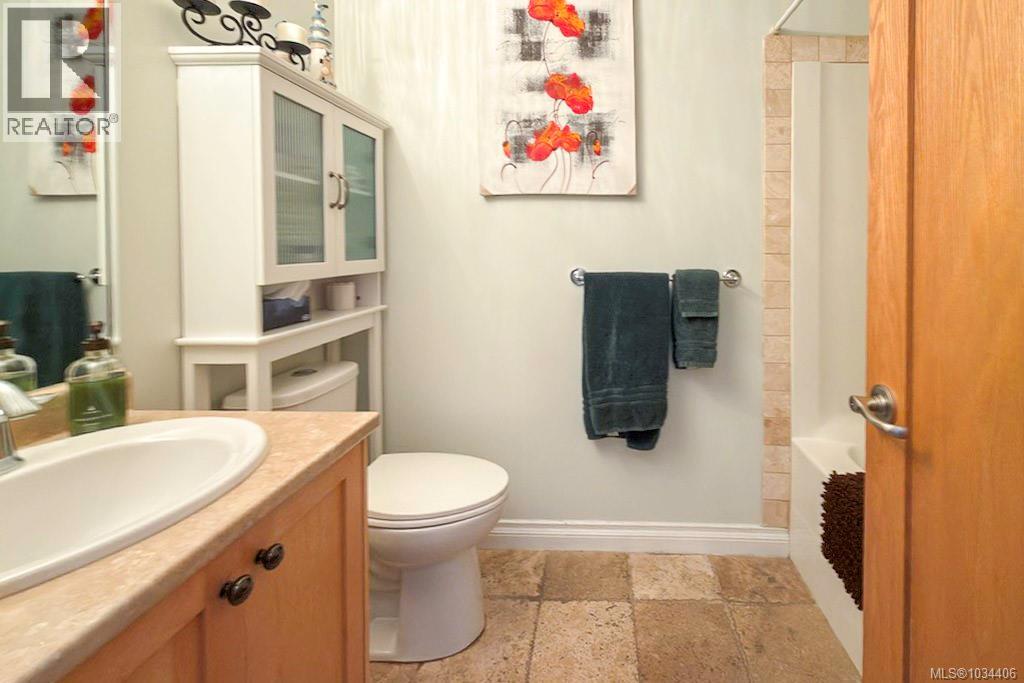 305 2676 Island Hwy S, Campbell River