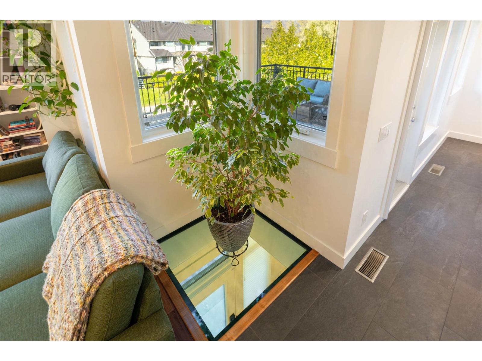 #116 2901 Abbott Street - 8
