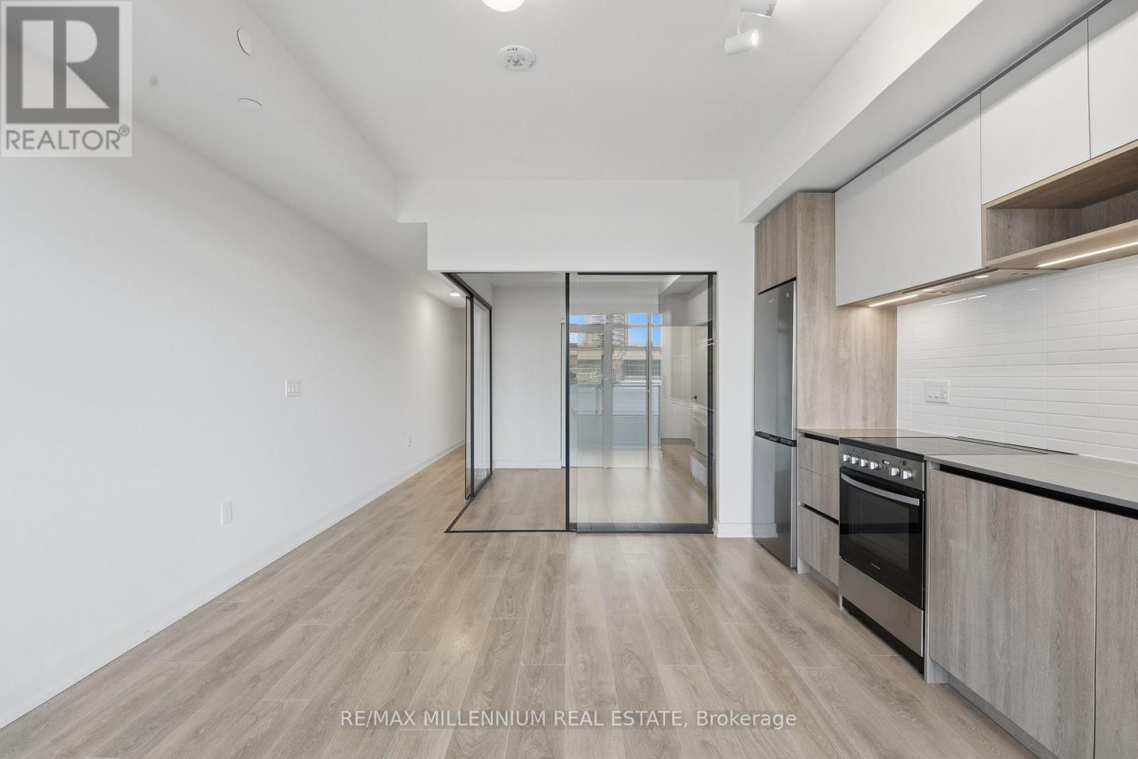 #314 181 STERLING ROAD - 10