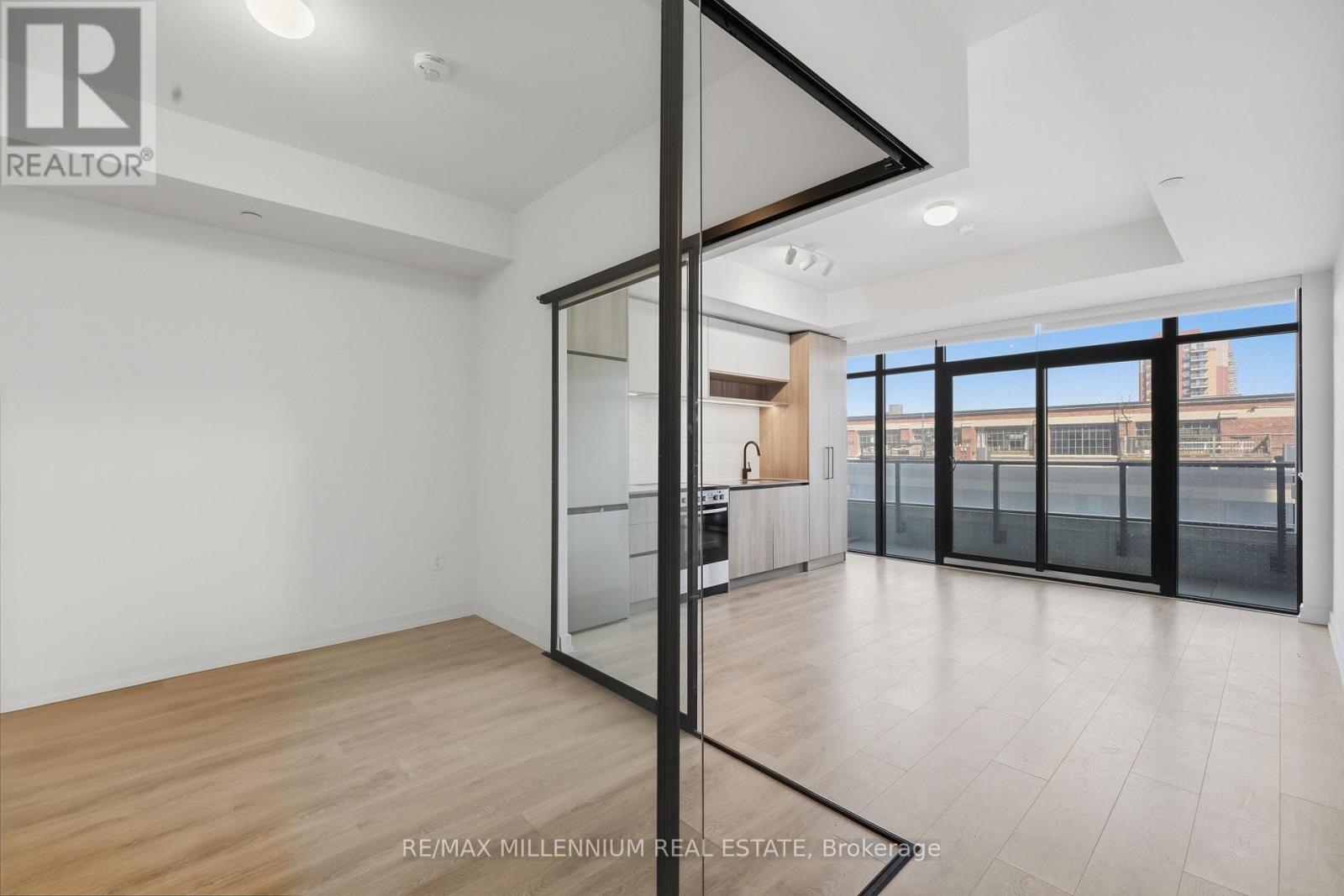 #314 181 STERLING ROAD - 6