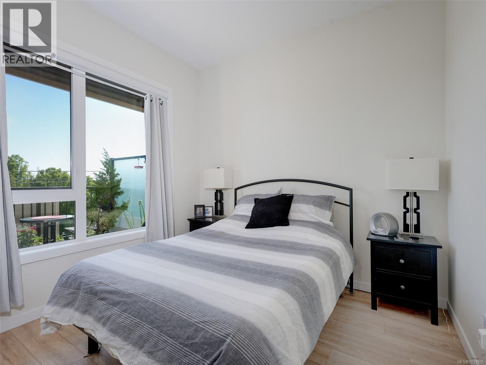 404 1588 North Dairy Road, Saanich