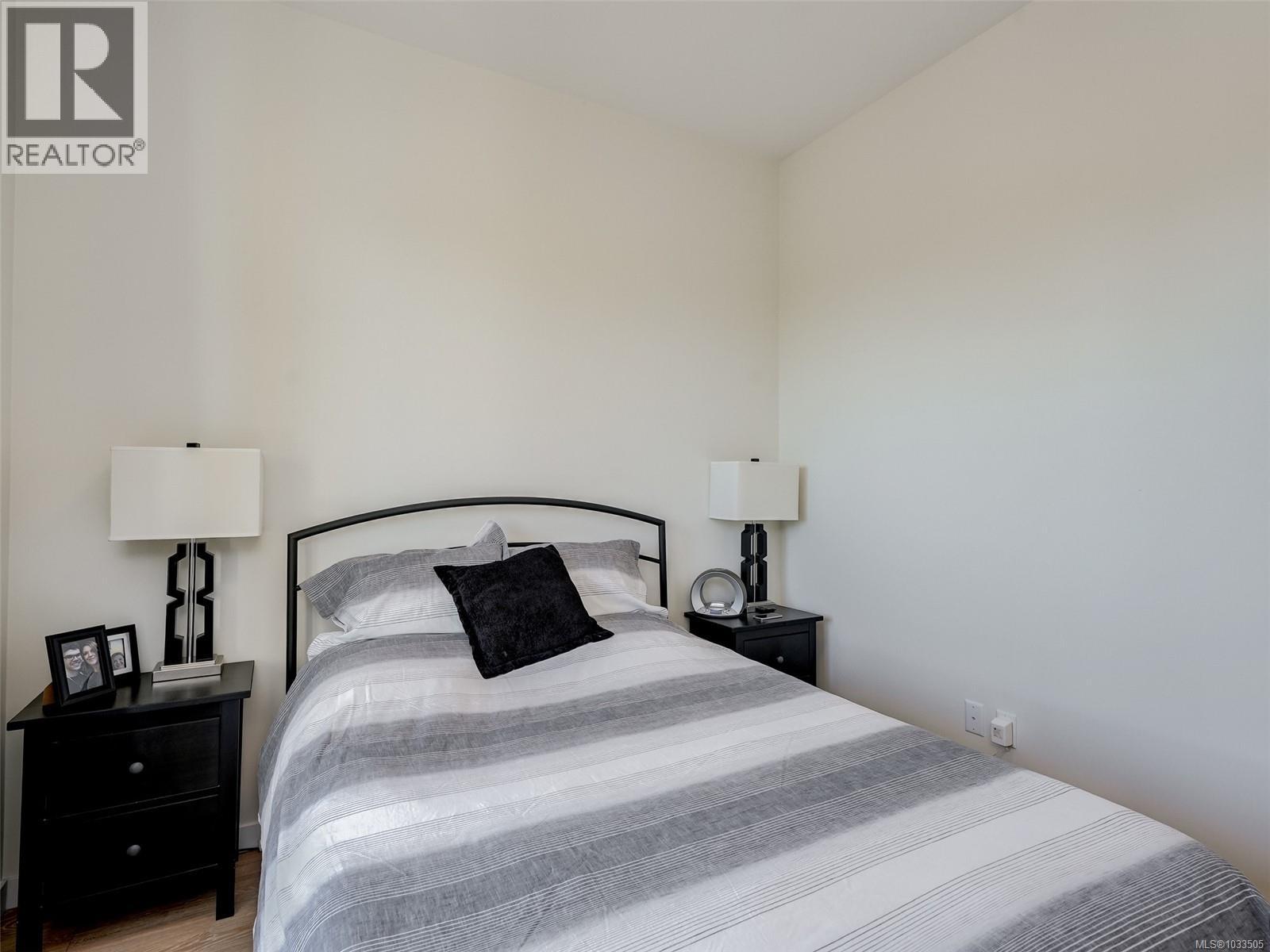 404 1588 North Dairy Road, Saanich