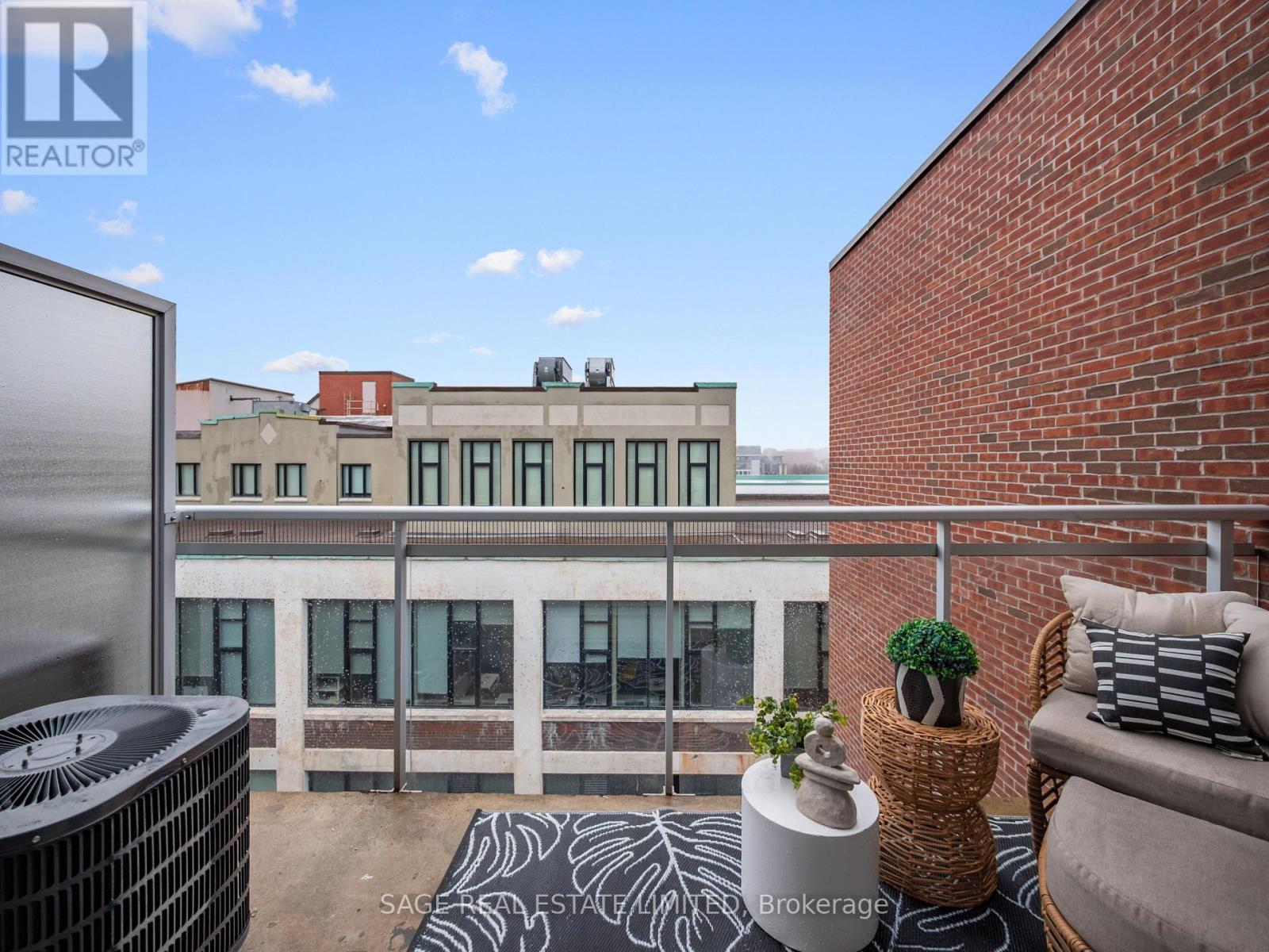 #811 233 CARLAW AVENUE - 29