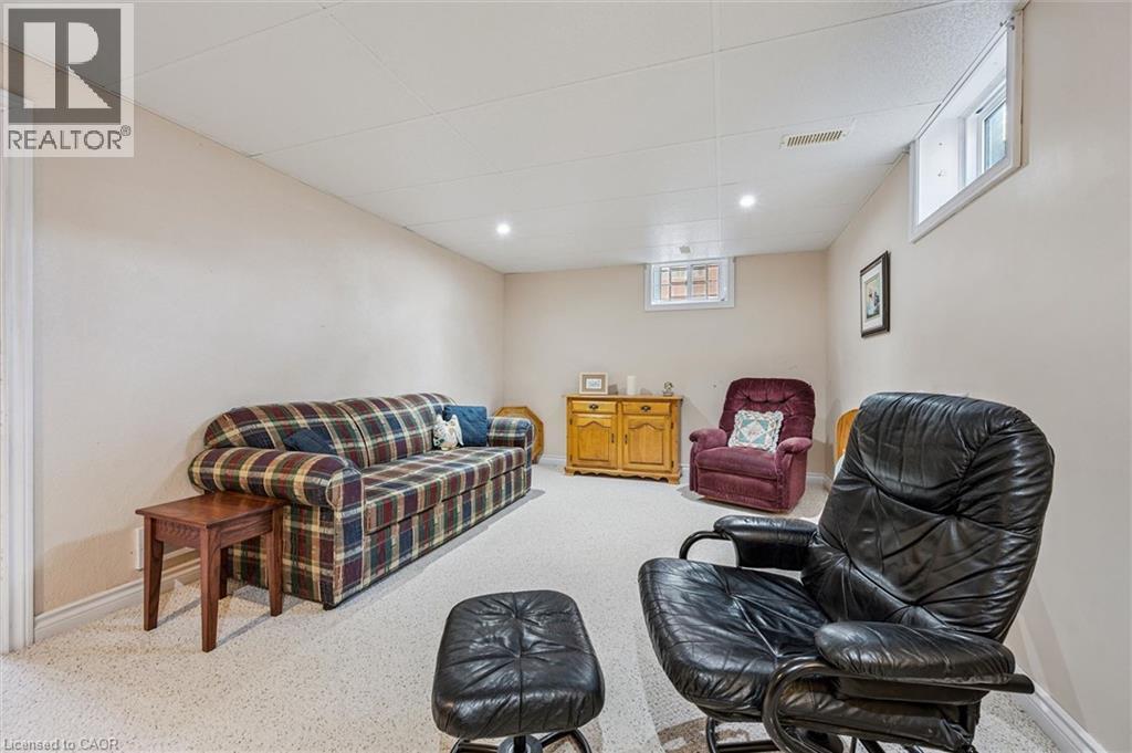 39 CHARLOTTE Crescent, Kitchener, Ontario, N2B2K2 — Photo 32