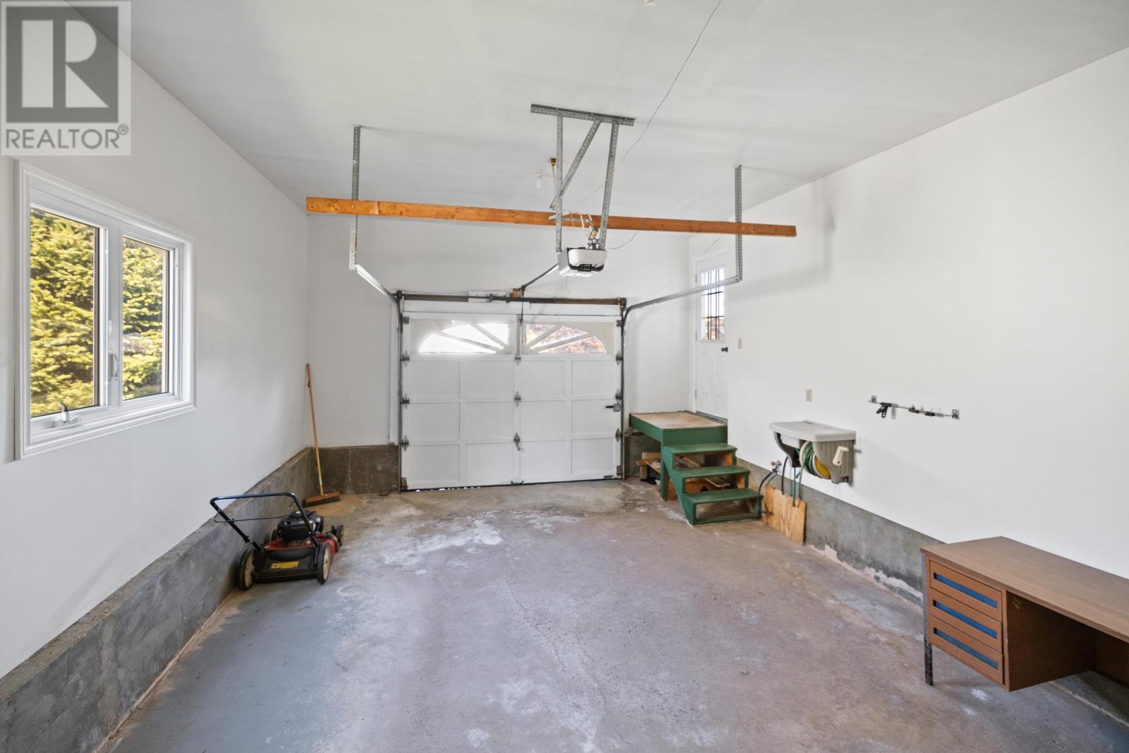 633 Queen Street - 21