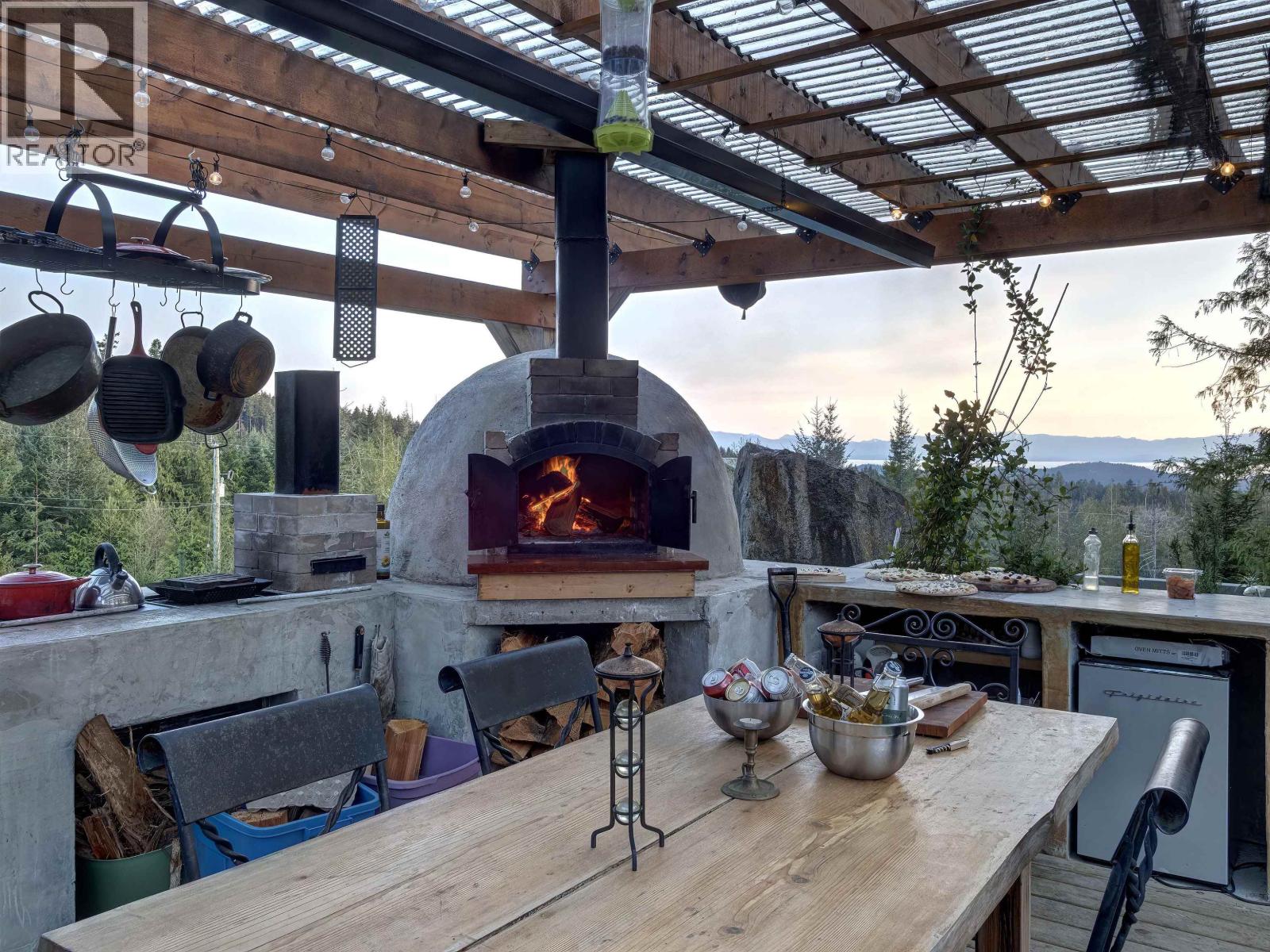 9340 STEPHENS WAY, Halfmoon Bay
