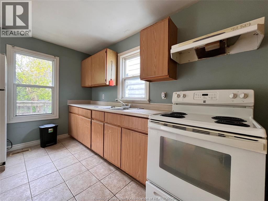 383 BRIDGE, Windsor, Ontario, N9B2M3 — Photo 7
