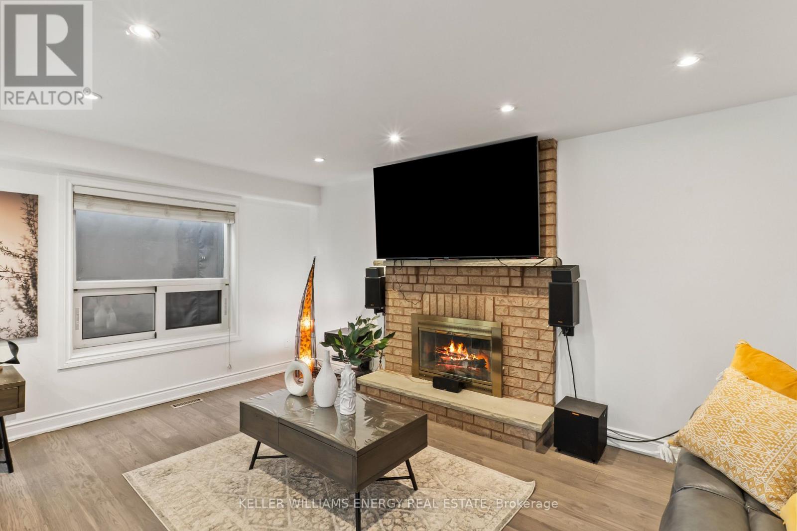 19 FARNCOMB CRESCENT - 15