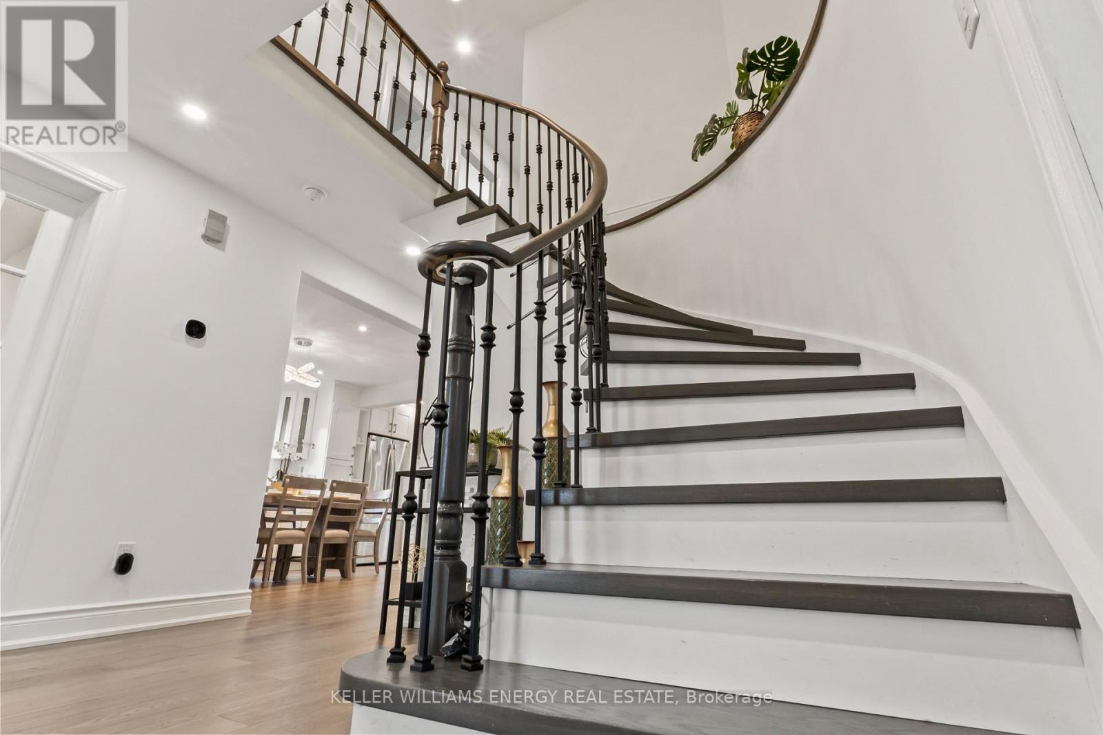 19 FARNCOMB CRESCENT - 21