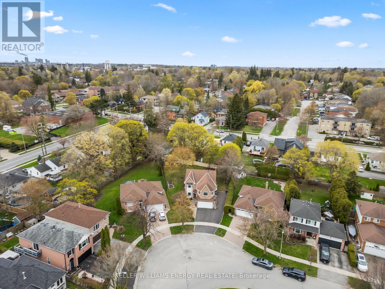 19 FARNCOMB CRESCENT - Image 3