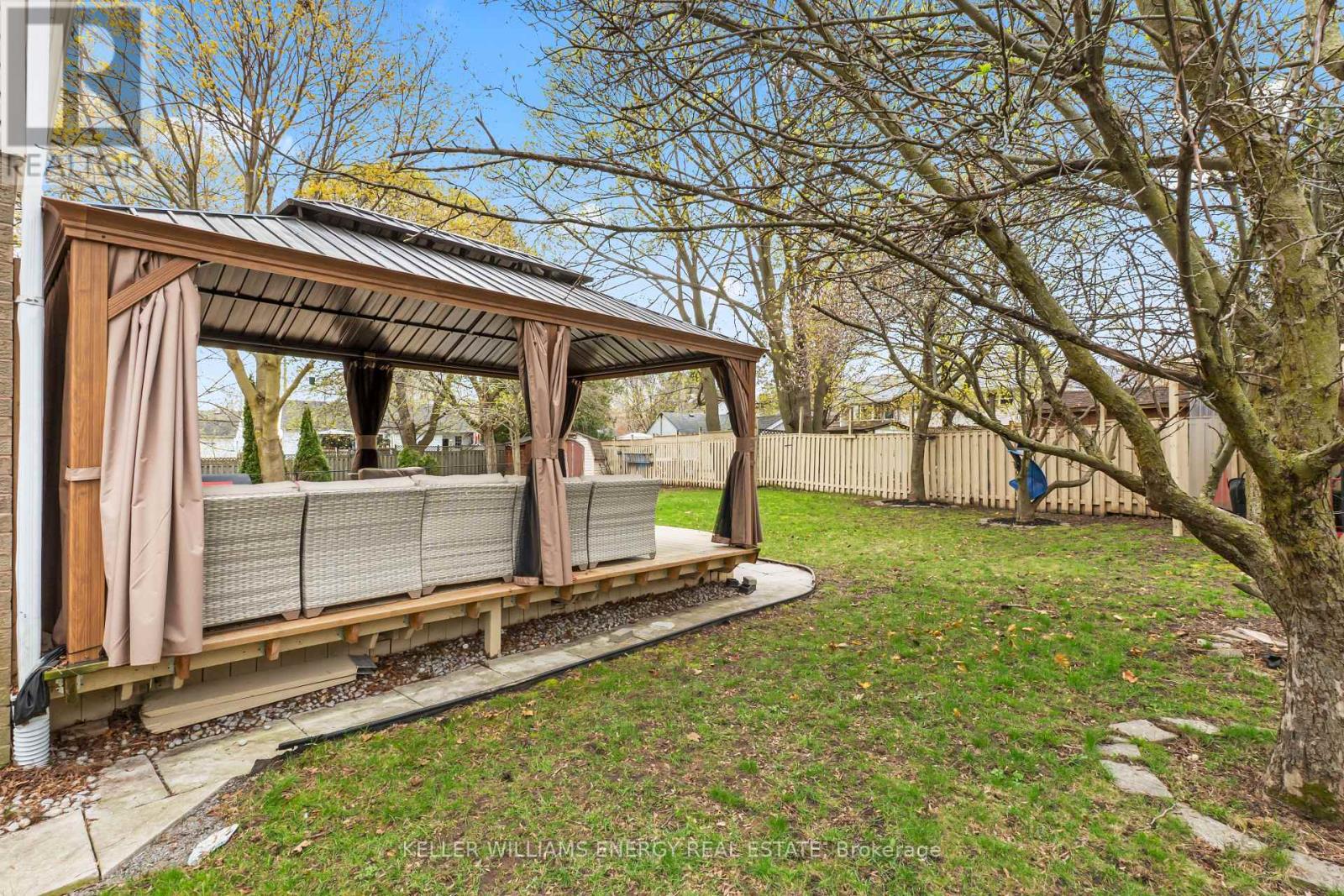 19 FARNCOMB CRESCENT - 44