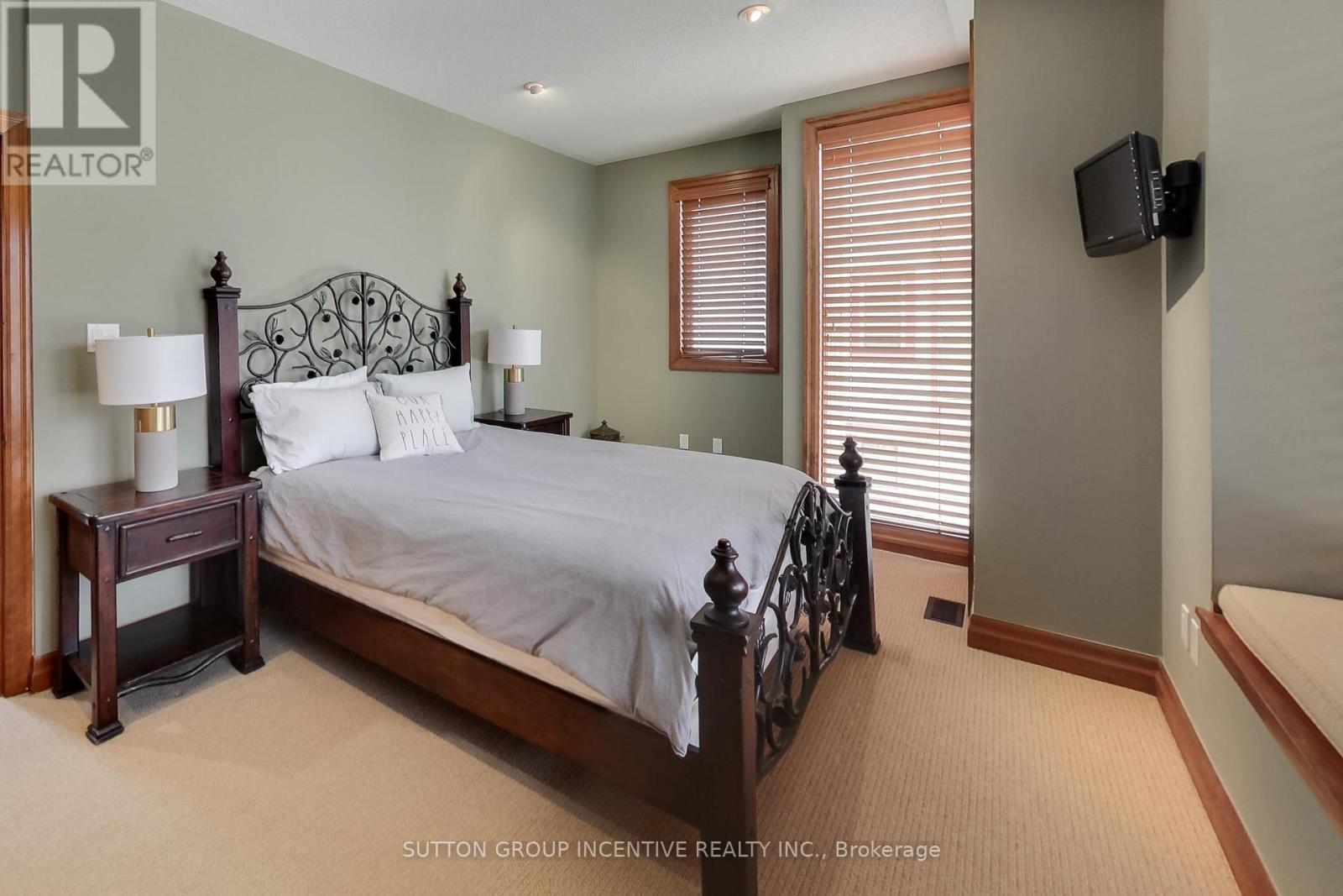 #20 224 BLUESKI GEORGE CRESCENT - 13