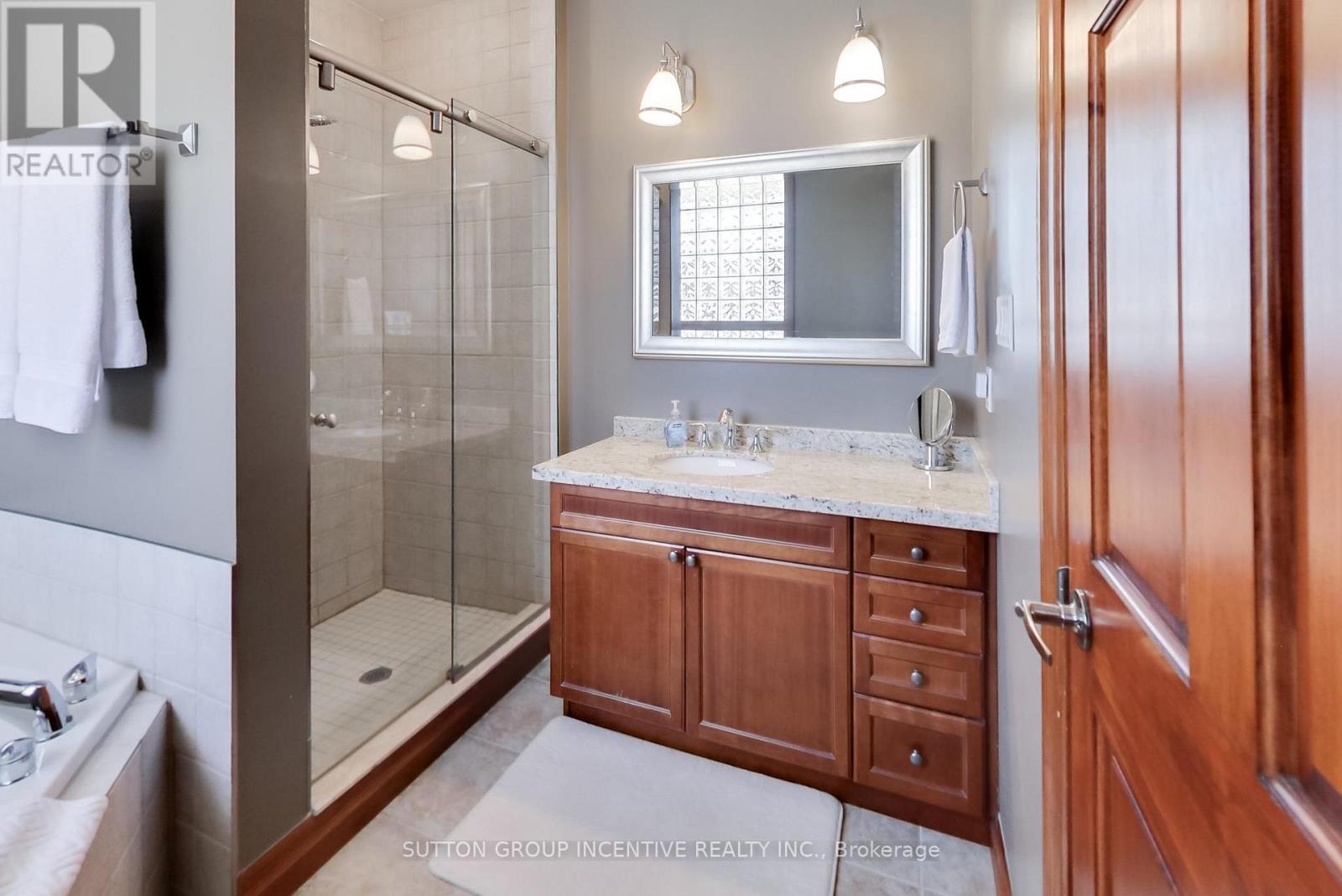 #20 224 BLUESKI GEORGE CRESCENT - 21