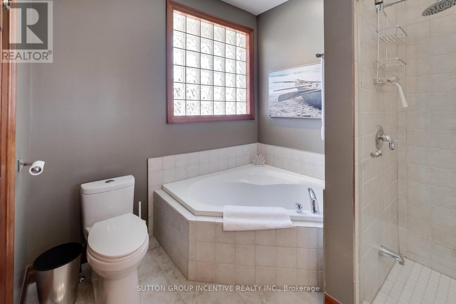 #20 224 BLUESKI GEORGE CRESCENT - 22