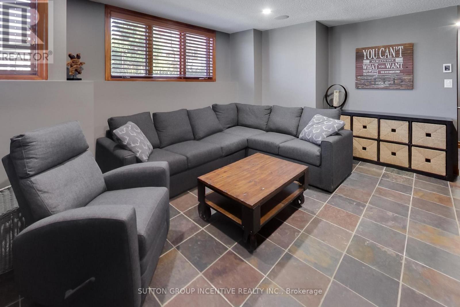 #20 224 BLUESKI GEORGE CRESCENT - 28