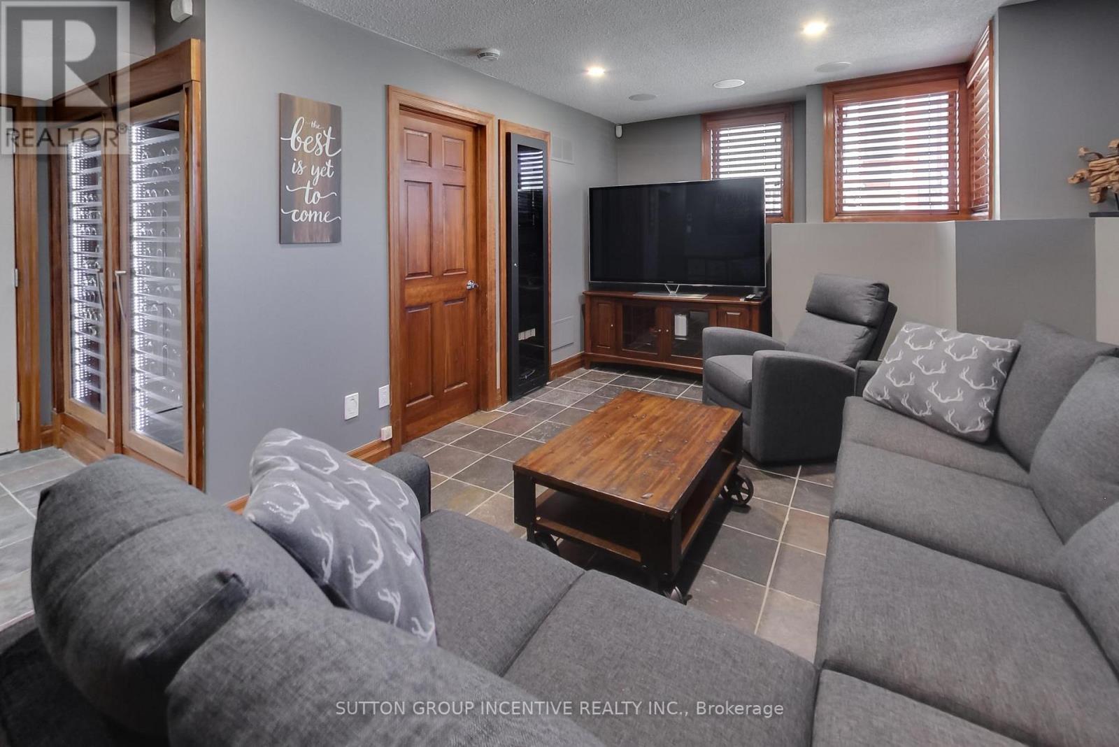 #20 224 BLUESKI GEORGE CRESCENT - 29