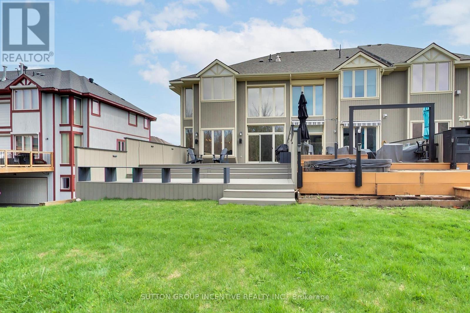 #20 224 BLUESKI GEORGE CRESCENT - 33