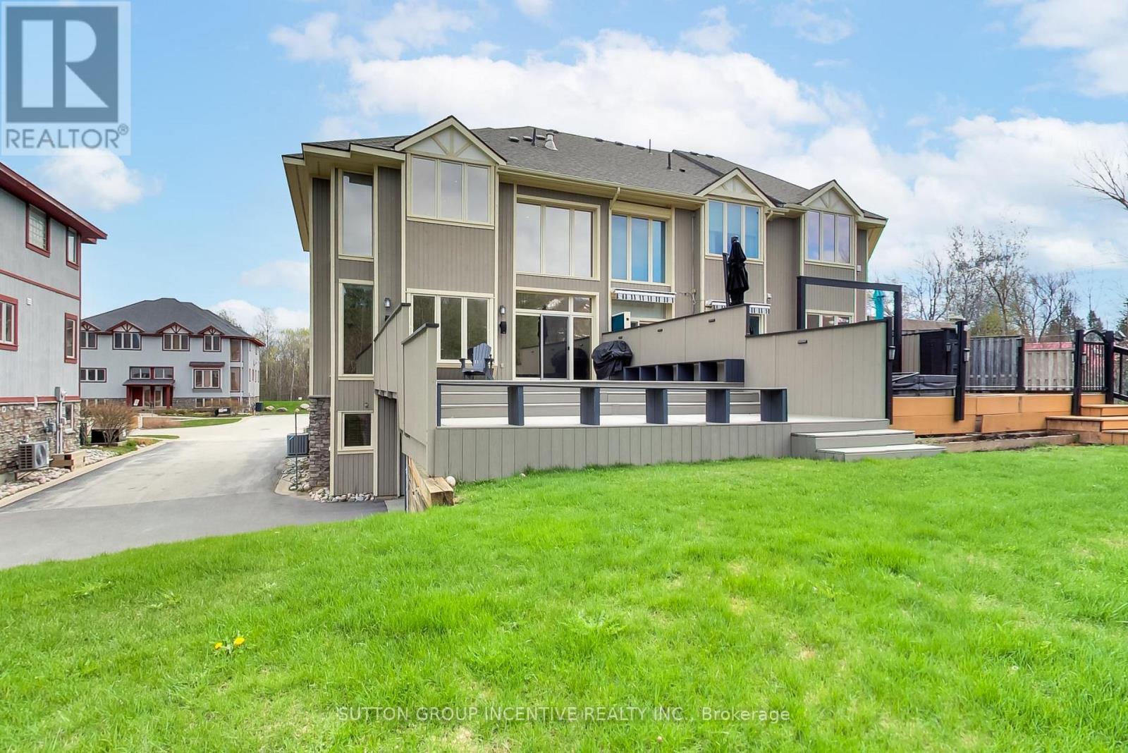 #20 224 BLUESKI GEORGE CRESCENT - 36