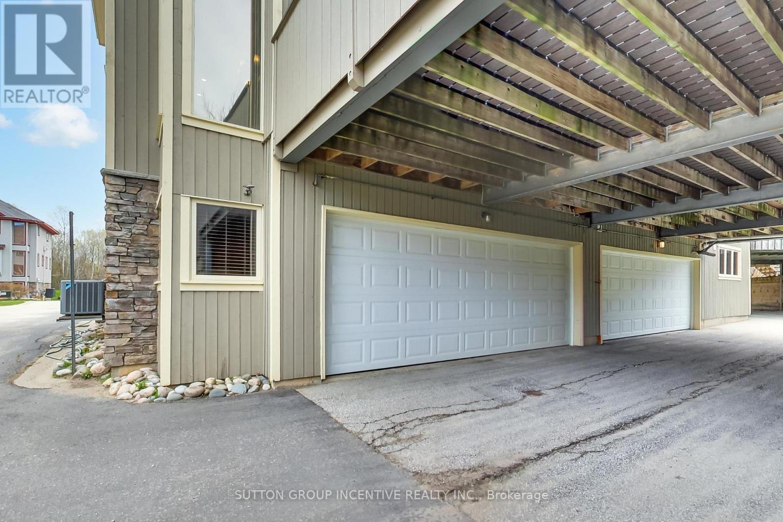 #20 224 BLUESKI GEORGE CRESCENT - 37