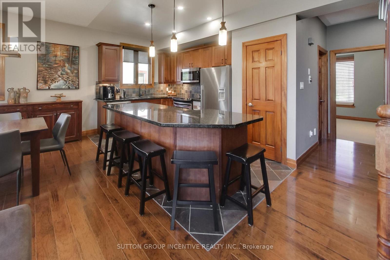 #20 224 BLUESKI GEORGE CRESCENT - 4