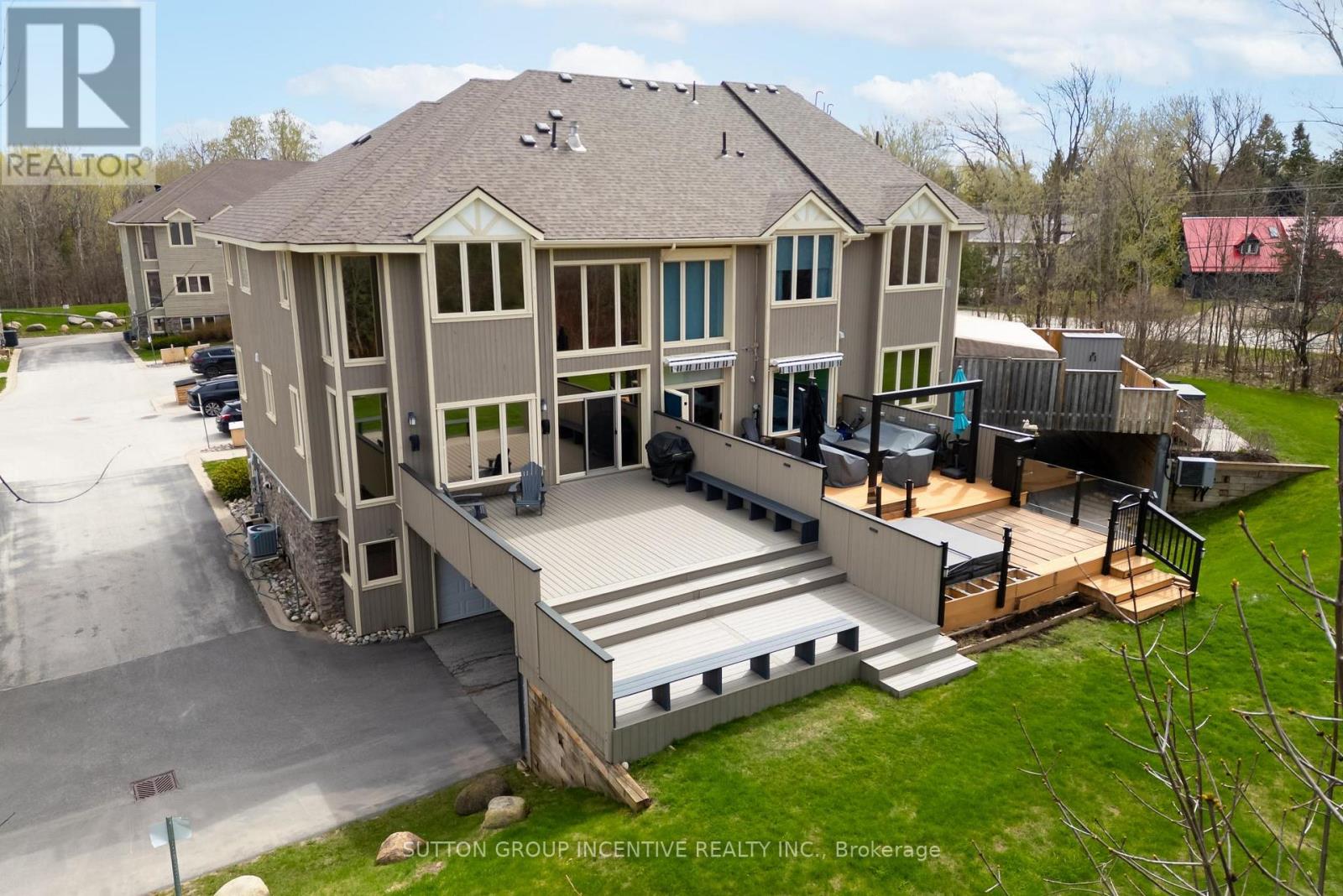 #20 224 BLUESKI GEORGE CRESCENT - 40