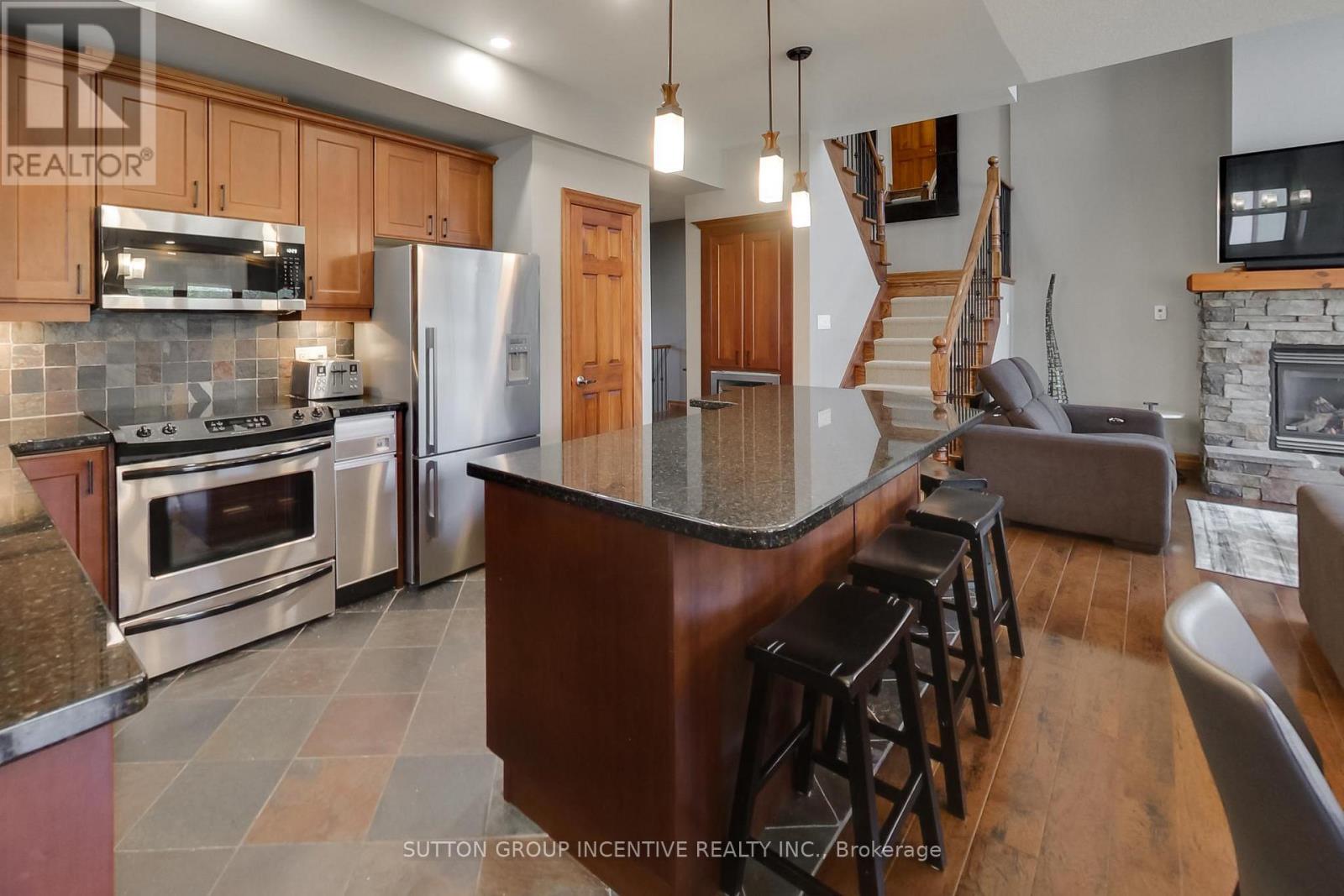 #20 224 BLUESKI GEORGE CRESCENT - 6