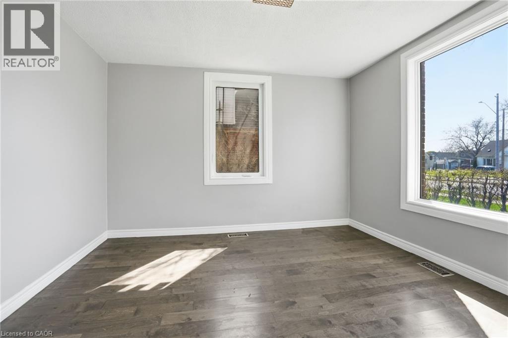 687 UPPER JAMES Street - 14