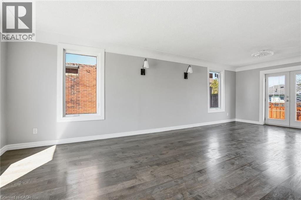 687 UPPER JAMES Street - 6