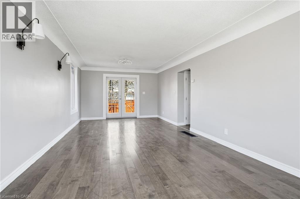 687 UPPER JAMES Street - 7