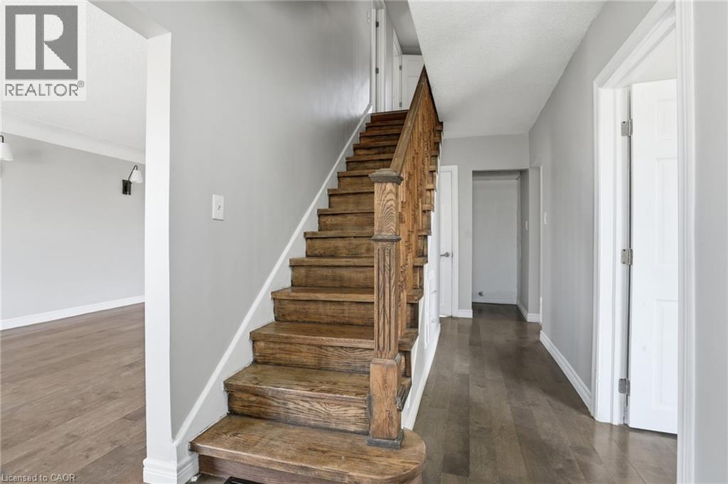 687 UPPER JAMES Street - 5