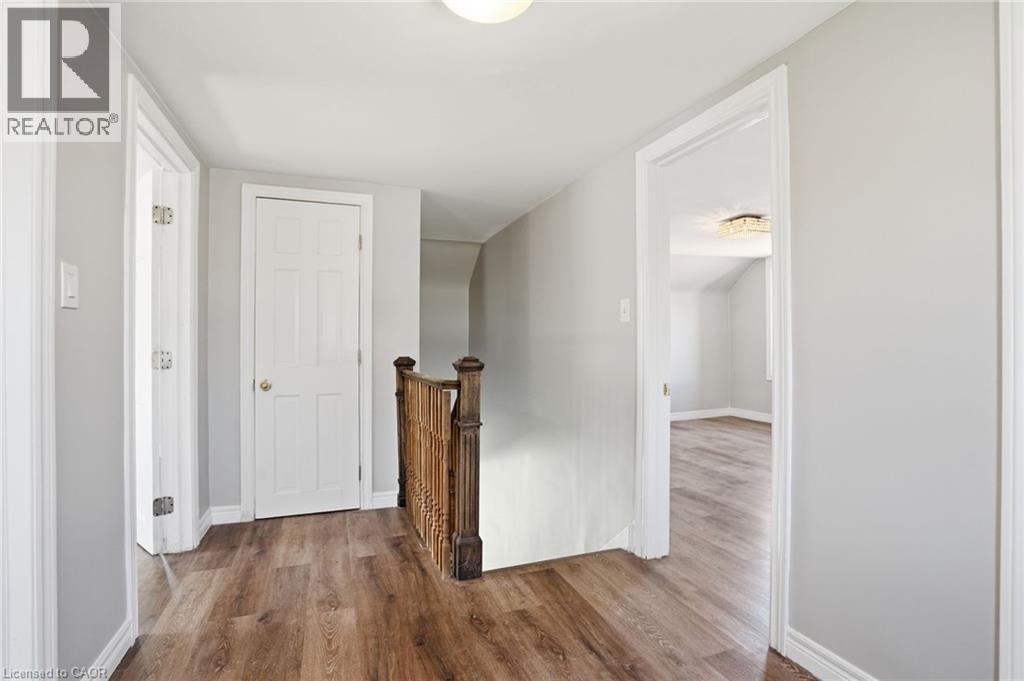 687 UPPER JAMES Street - 17