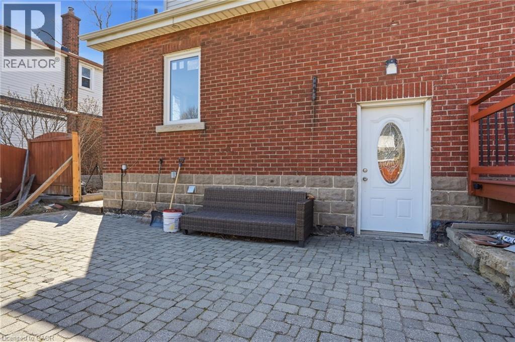 687 UPPER JAMES Street - 33