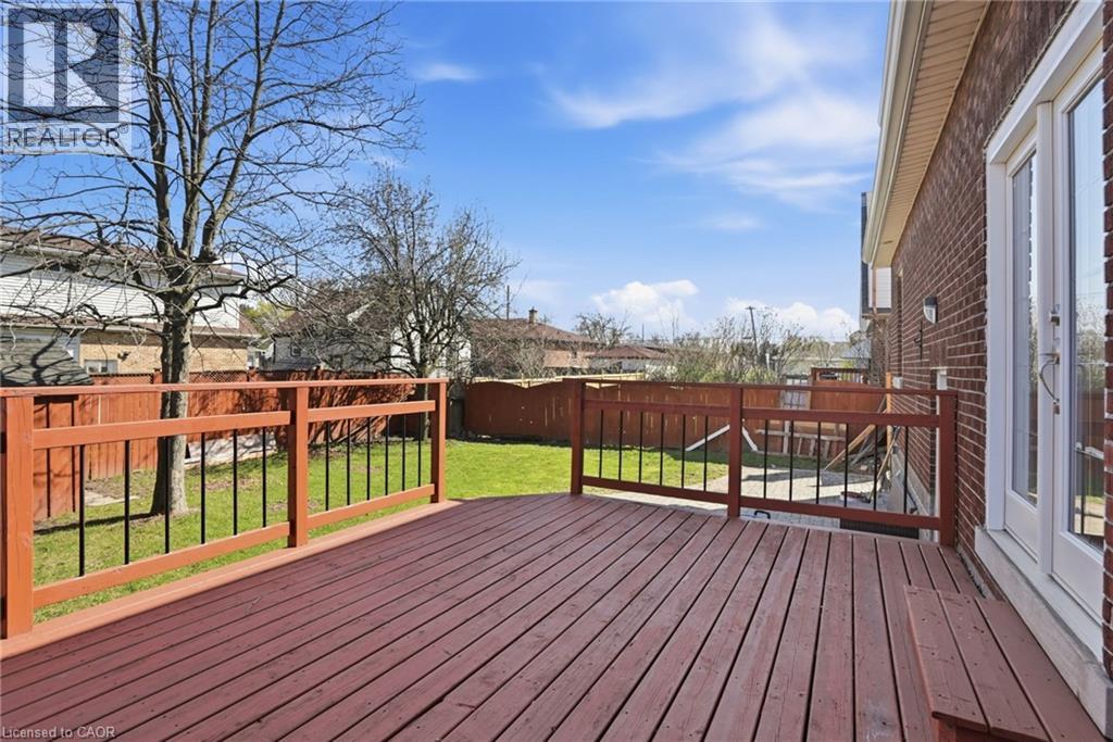 687 UPPER JAMES Street - 35