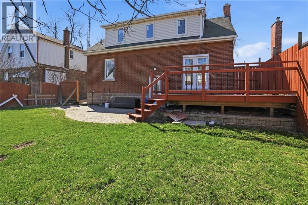687 UPPER JAMES Street - 32